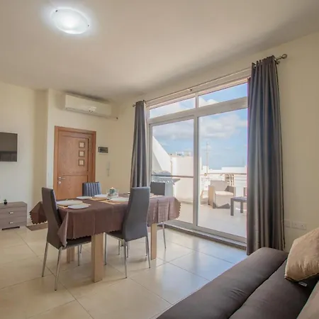 Kernice Penthouse With Sea And Country Views Of Apartment Xghajra