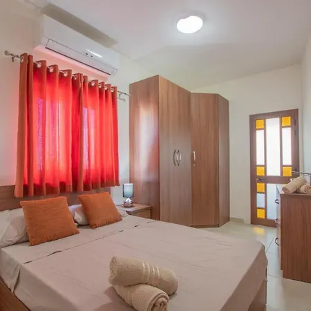 Kernice Penthouse With Sea And Country Views Of Apartment Xghajra