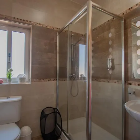 Kernice Penthouse With Sea And Country Views Of 아파트 Xghajra