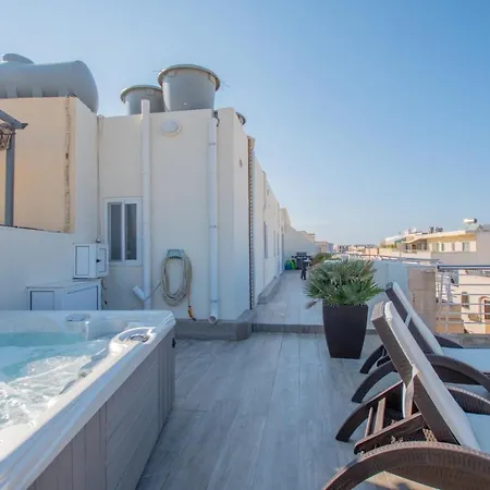 Kernice Penthouse With Sea And Country Views Of Xghajra