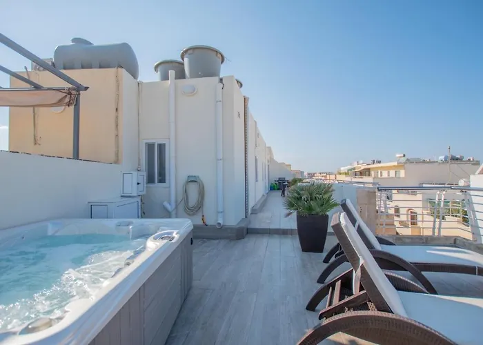 Kernice Penthouse With Sea And Country Views Of Xghajra