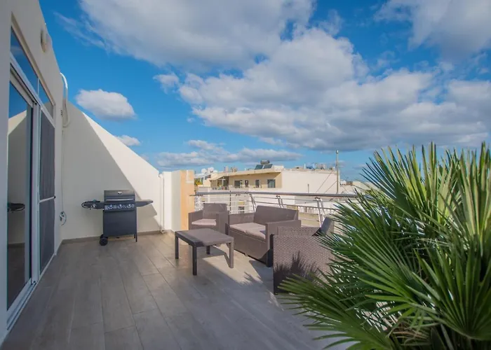 Kernice Penthouse With Sea And Country Views Of Διαμέρισμα *