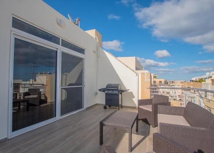 Kernice Penthouse With Sea And Country Views Of Διαμέρισμα Xghajra