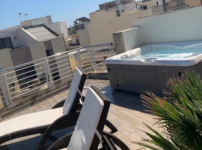 Kernice Penthouse With Sea And Country Views Of Διαμέρισμα